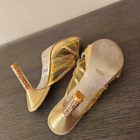 Gold Silettos - Picture 5 of 5